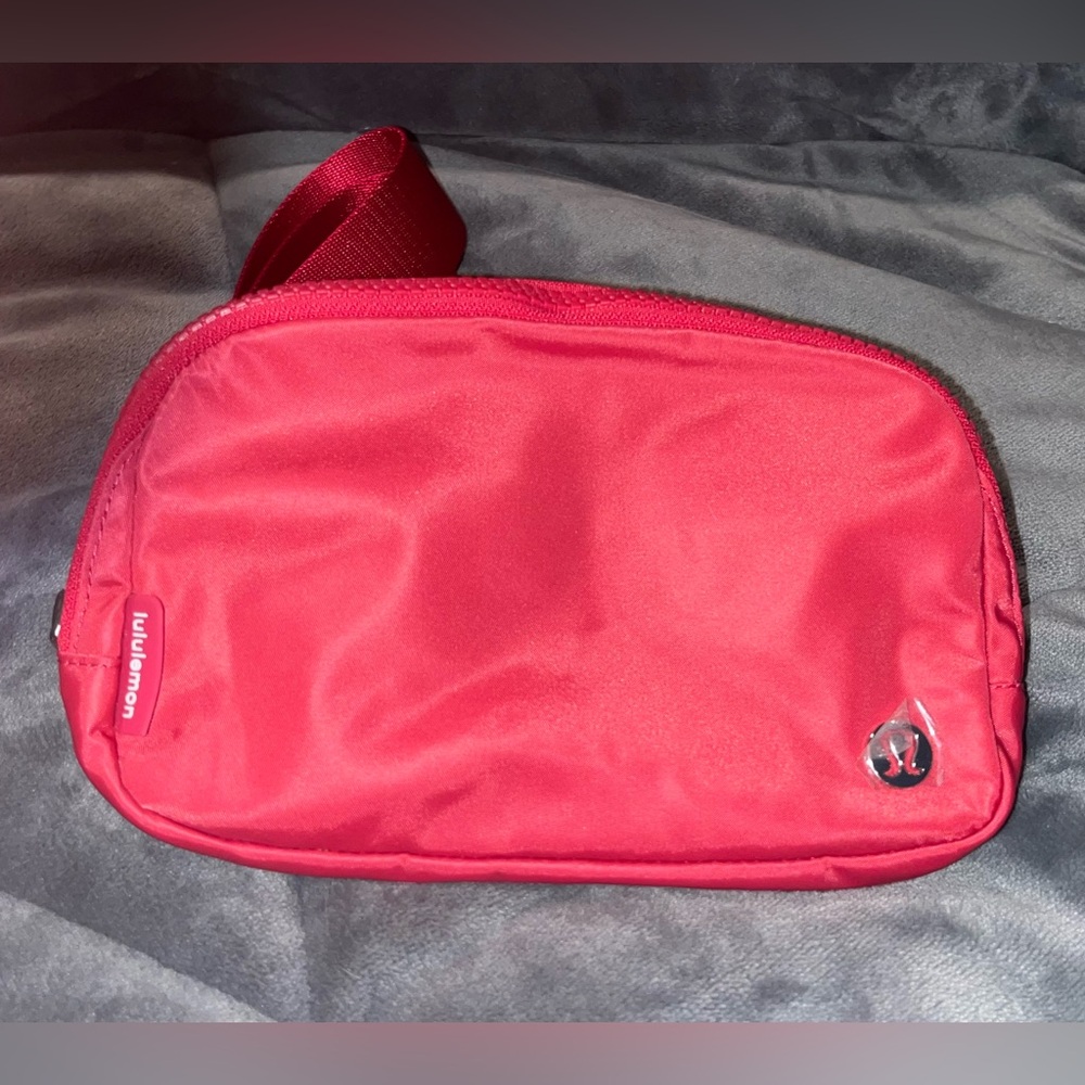 Everywhere LULULEMON-Belt Bag CERI- Cherry Mist - Crossbdy NEW✨SOLD OUT COLOR✨